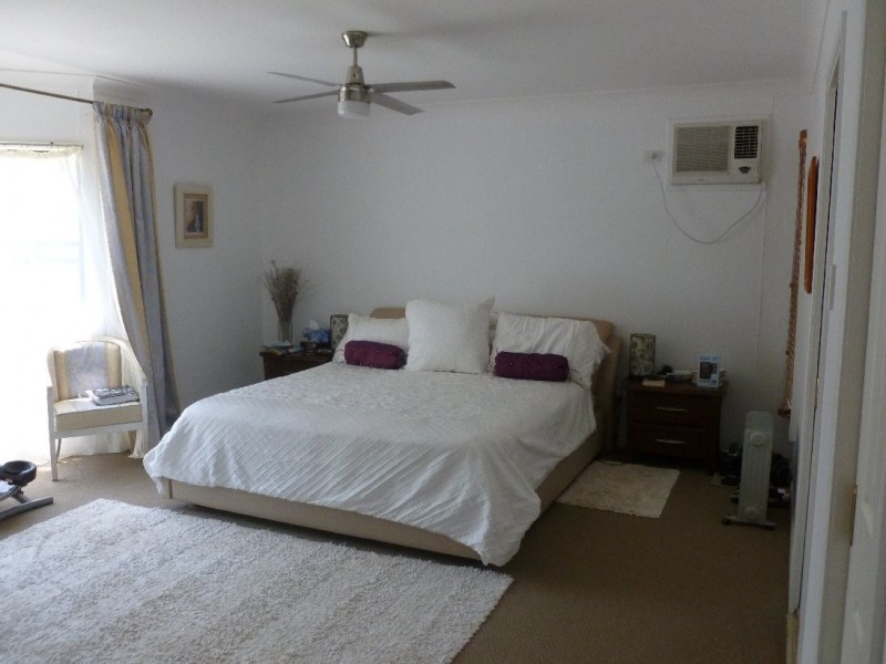 8 EMILY COURT, Macleay Island QLD 4184