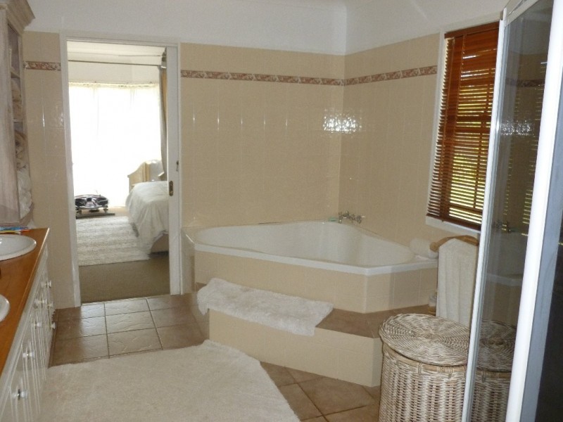 8 EMILY COURT, Macleay Island QLD 4184