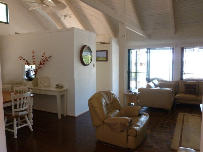 8 EMILY COURT, Macleay Island QLD 4184