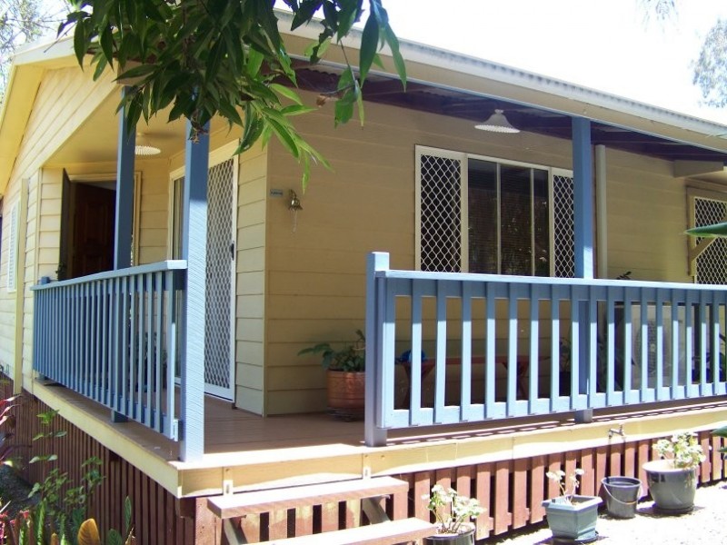 8 Rainbow Ave, Macleay Island QLD 4184