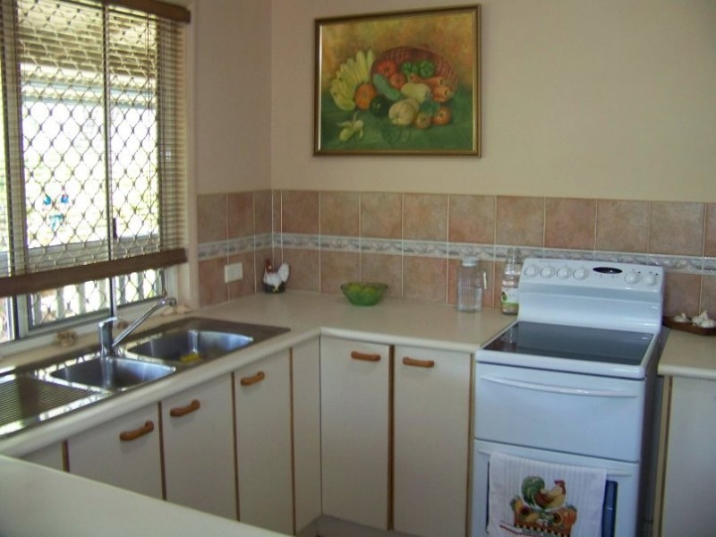 8 Rainbow Ave, Macleay Island QLD 4184