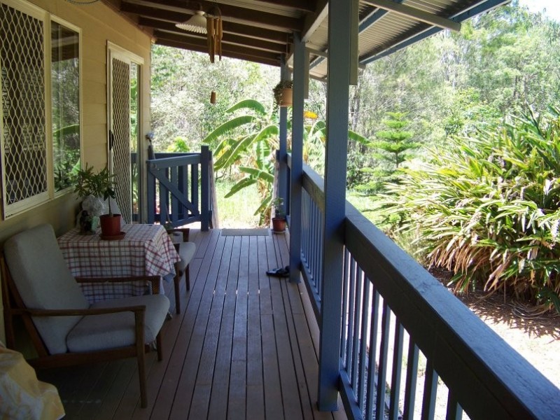 8 Rainbow Ave, Macleay Island QLD 4184
