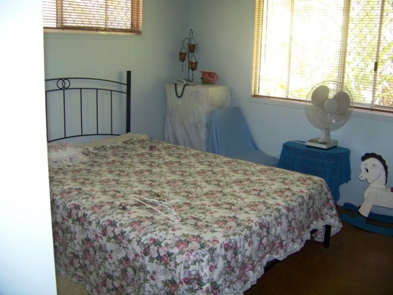 8 Rainbow Ave, Macleay Island QLD 4184