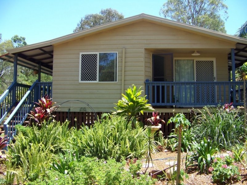 8 Rainbow Ave, Macleay Island QLD 4184
