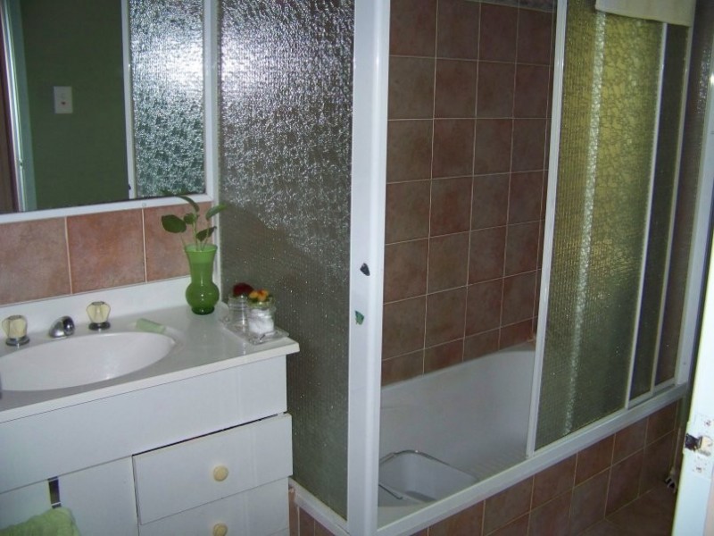 8 Rainbow Ave, Macleay Island QLD 4184