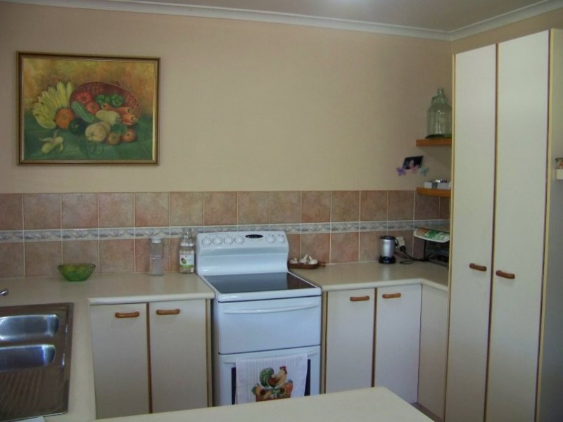 8 Rainbow Ave, Macleay Island QLD 4184