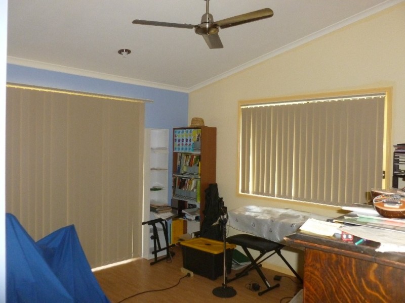 1 CHARLES TERRACE, Macleay Island QLD 4184
