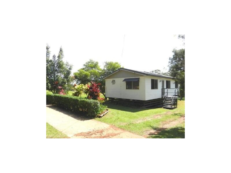 66 LUCAS dr, Lamb Island QLD 4184