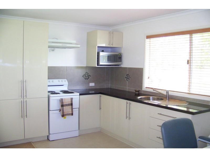 66 LUCAS dr, Lamb Island QLD 4184
