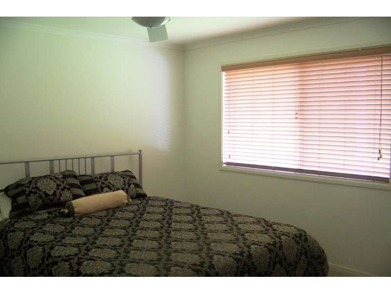 66 LUCAS dr, Lamb Island QLD 4184