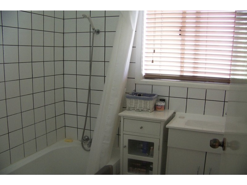 66 LUCAS dr, Lamb Island QLD 4184