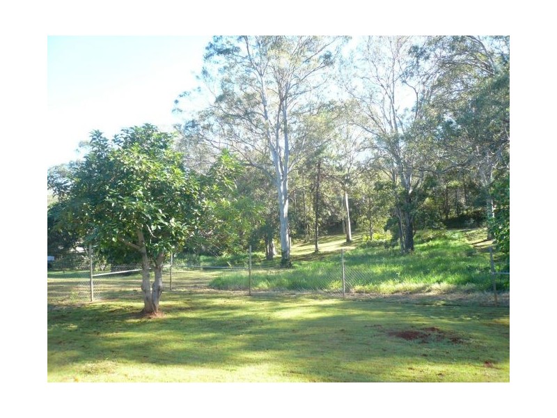 66 LUCAS dr, Lamb Island QLD 4184