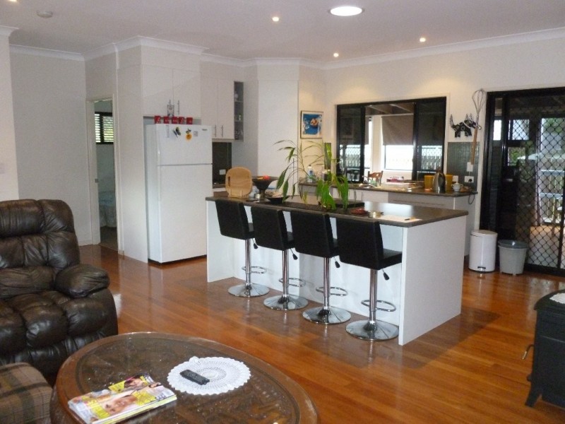2 DUNCAN ST, Macleay Island QLD 4184