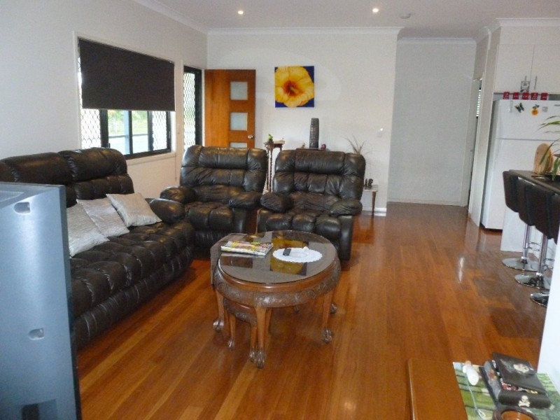 2 DUNCAN ST, Macleay Island QLD 4184