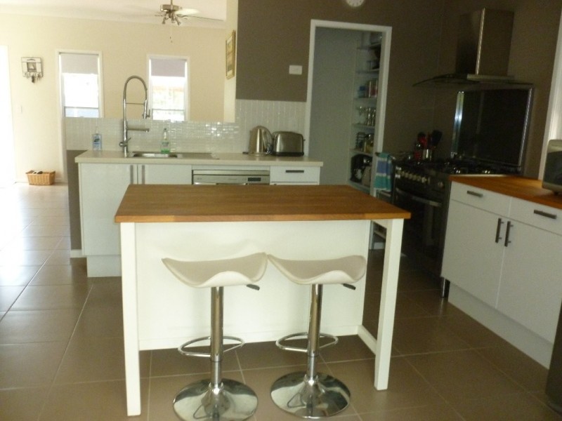 14 LEANNE ST, Macleay Island QLD 4184