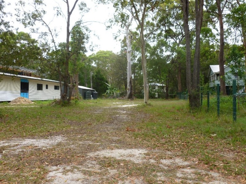 16 PRESIDENT TERRACE, Macleay Island QLD 4184