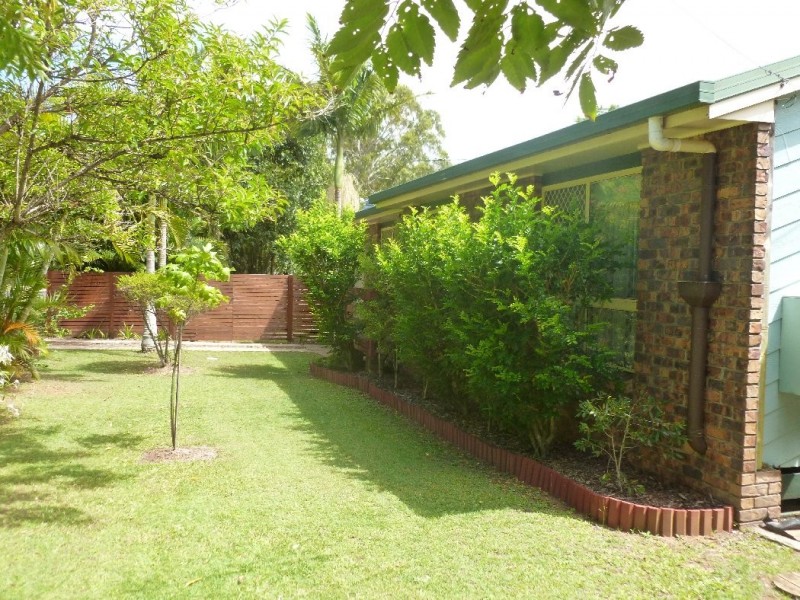 190 HIGH CENTRAL ROAD, Macleay Island QLD 4184