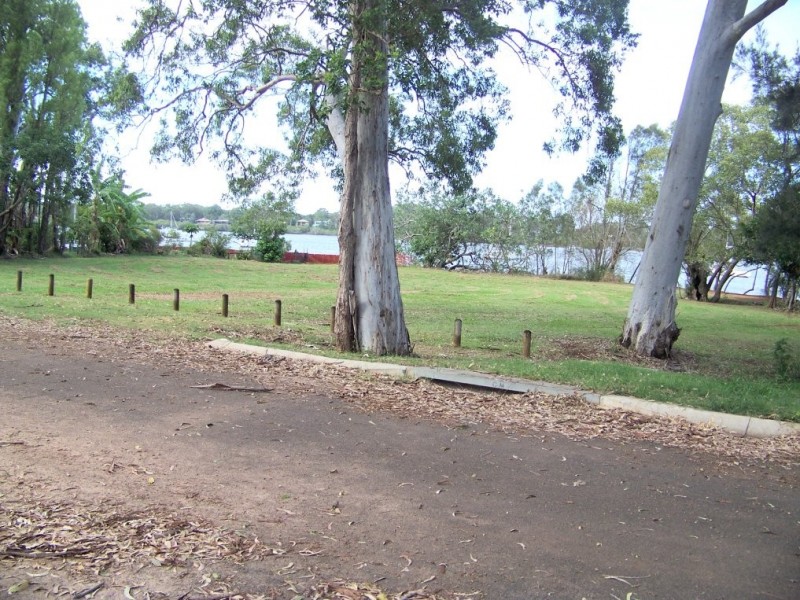 47 TINA av, Lamb Island QLD 4184