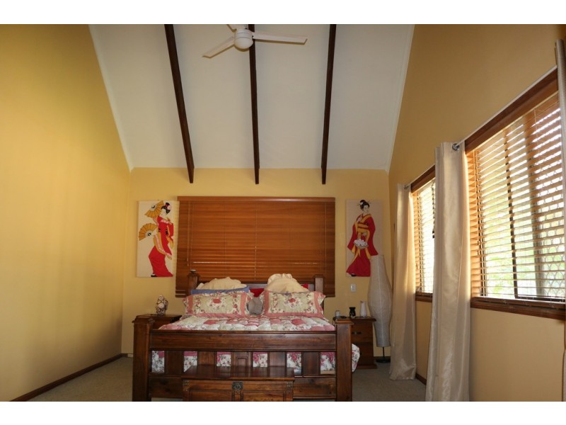 4 WANDA ST, Macleay Island QLD 4184