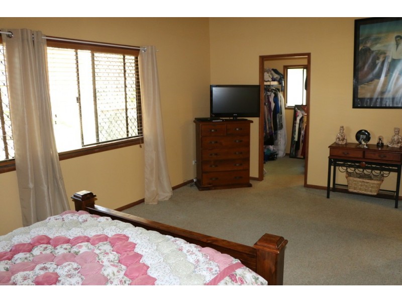 4 WANDA ST, Macleay Island QLD 4184