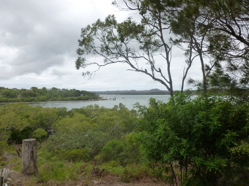 2-4 COWES ST, Macleay Island QLD 4184