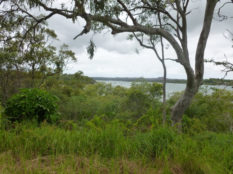 2-4 COWES ST, Macleay Island QLD 4184