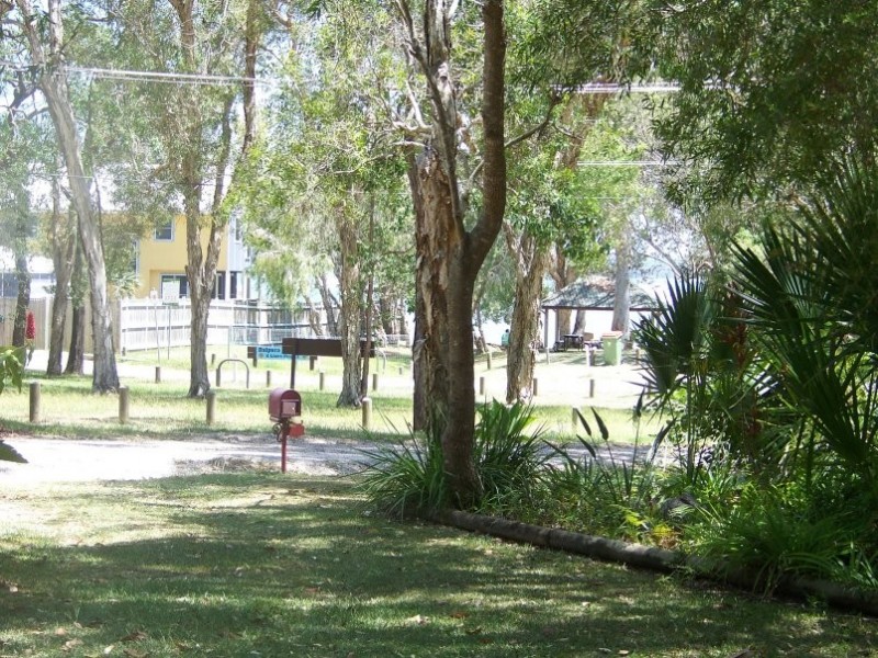 8 Whiting St, Macleay Island QLD 4184