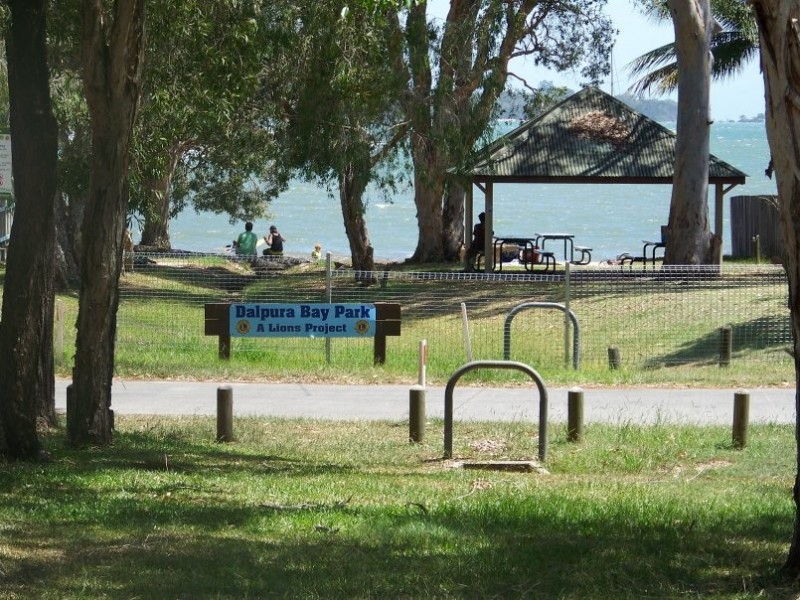 8 Whiting St, Macleay Island QLD 4184