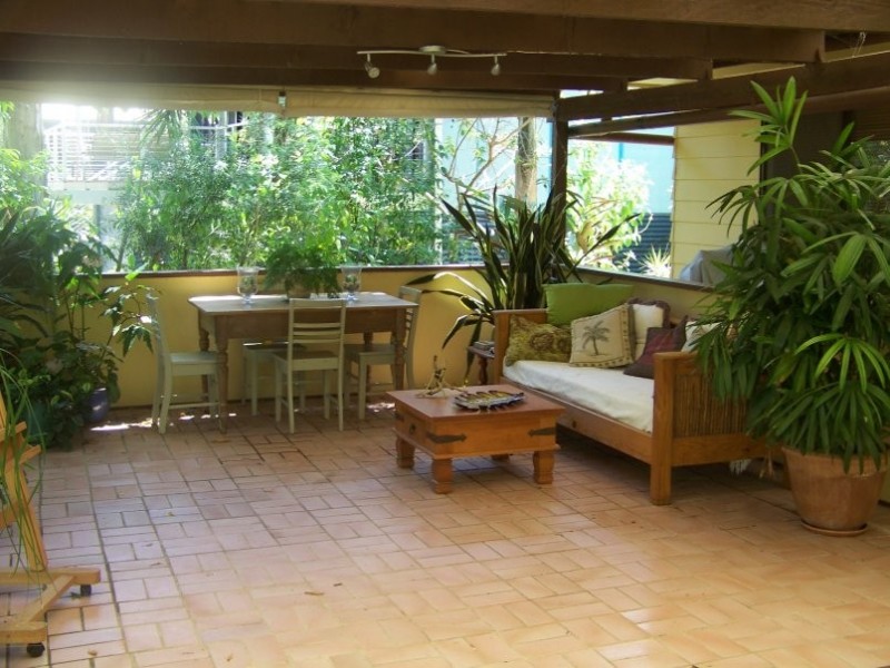 8 Whiting St, Macleay Island QLD 4184