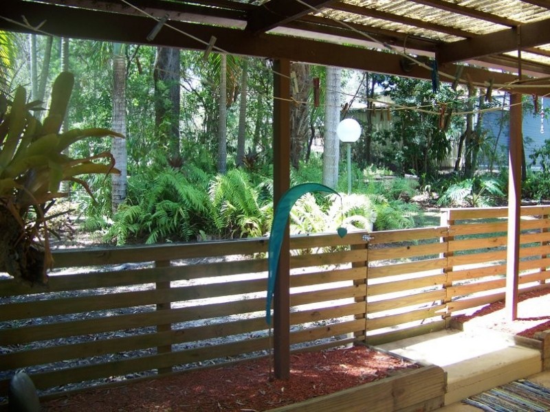 8 Whiting St, Macleay Island QLD 4184