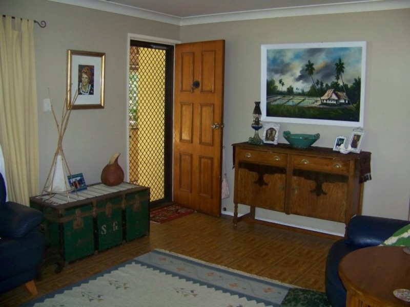 8 Whiting St, Macleay Island QLD 4184