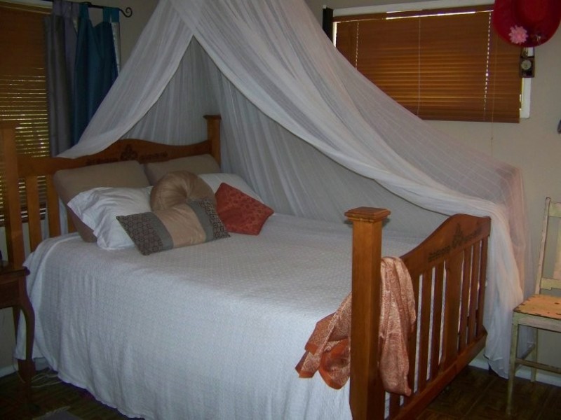 8 Whiting St, Macleay Island QLD 4184