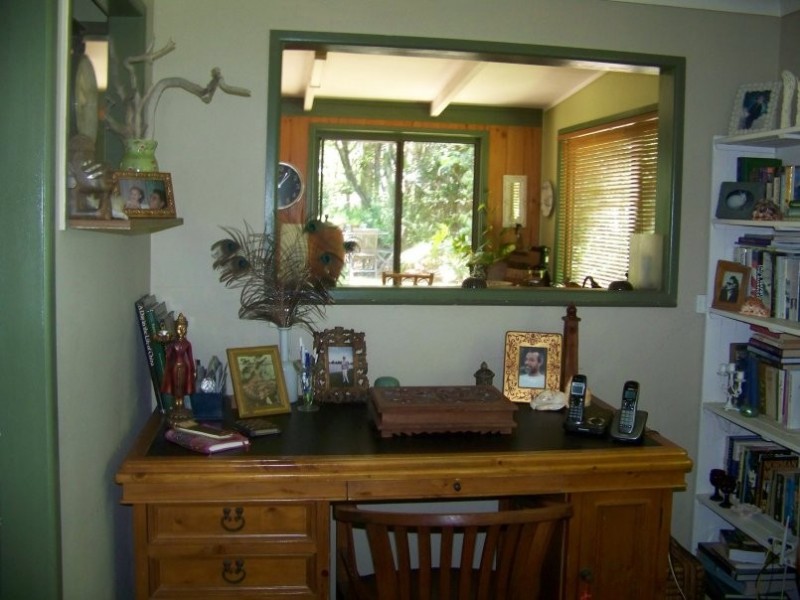 8 Whiting St, Macleay Island QLD 4184