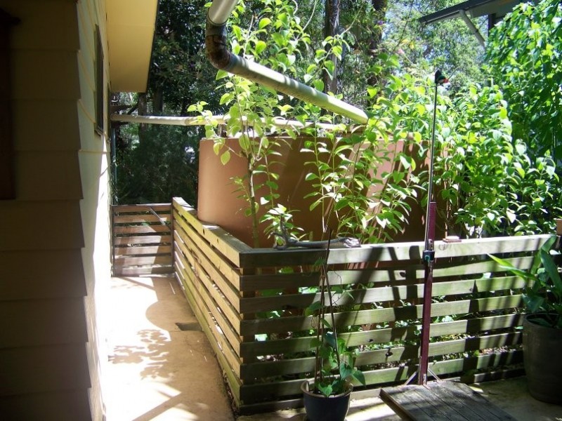 8 Whiting St, Macleay Island QLD 4184