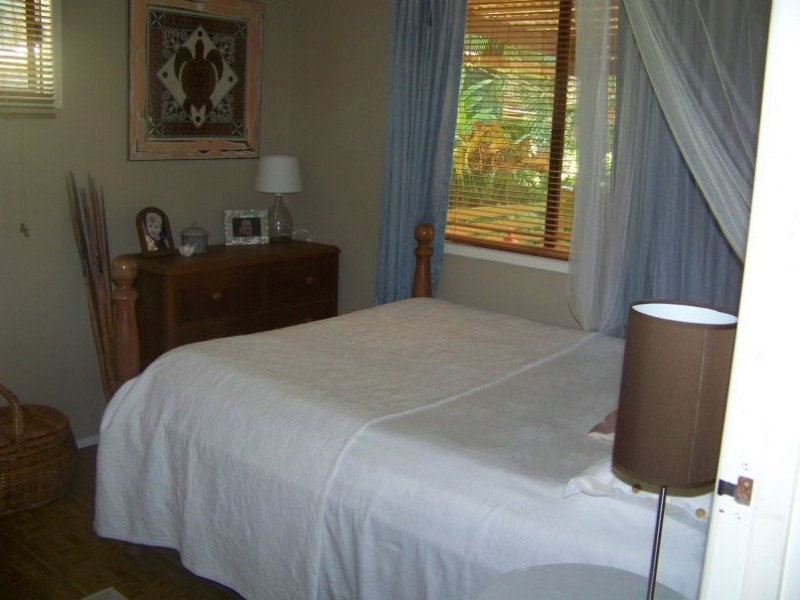 8 Whiting St, Macleay Island QLD 4184