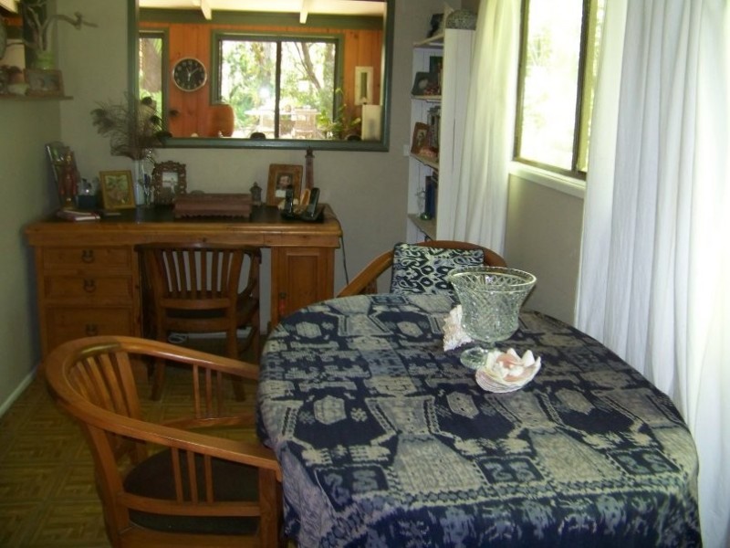 8 Whiting St, Macleay Island QLD 4184