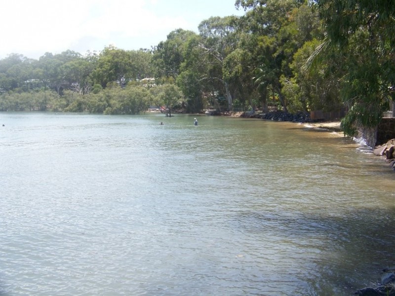 8 Whiting St, Macleay Island QLD 4184