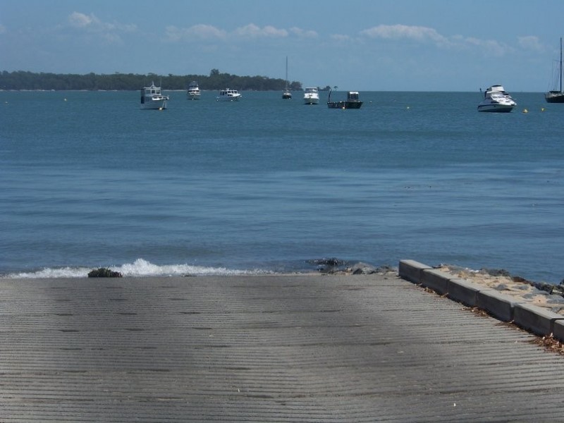 8 Whiting St, Macleay Island QLD 4184