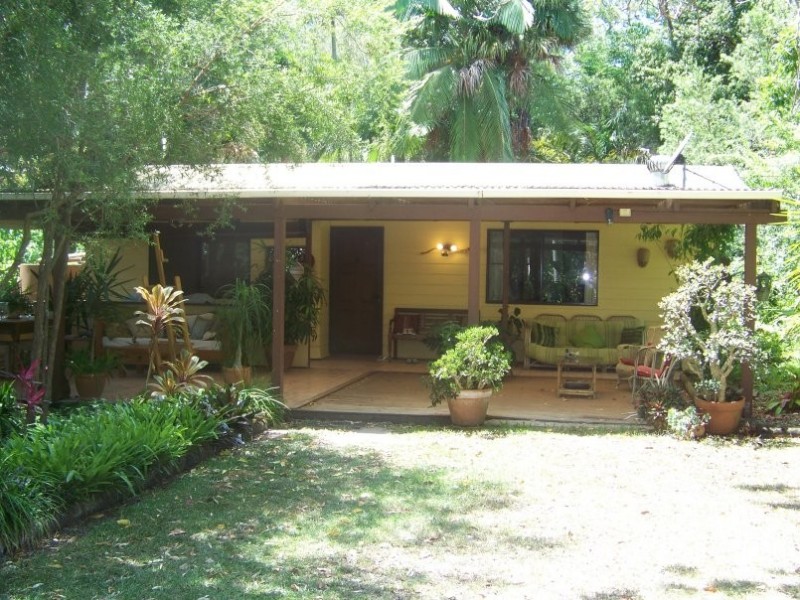 8 Whiting St, Macleay Island QLD 4184