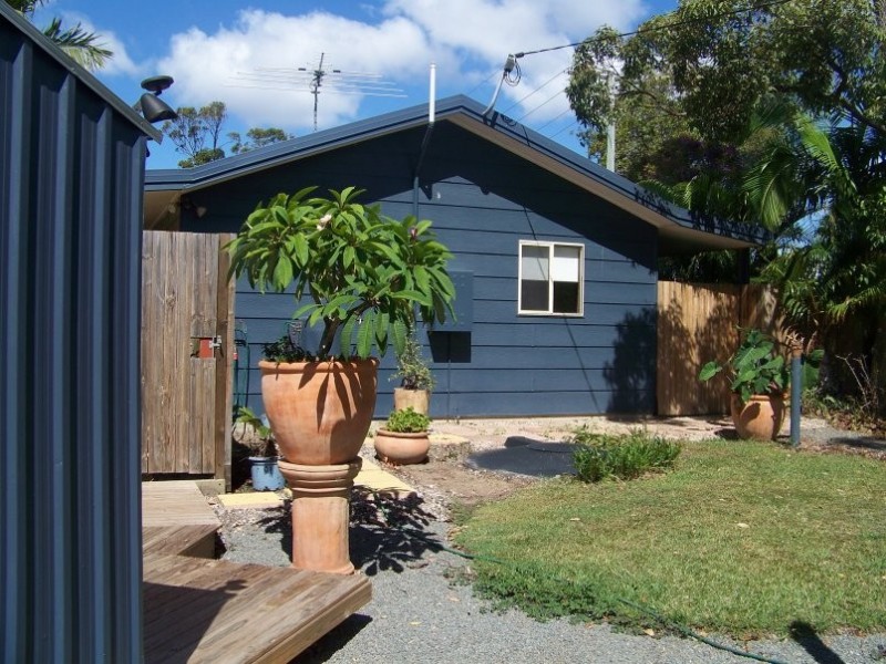 2 HEATH ST, Macleay Island QLD 4184