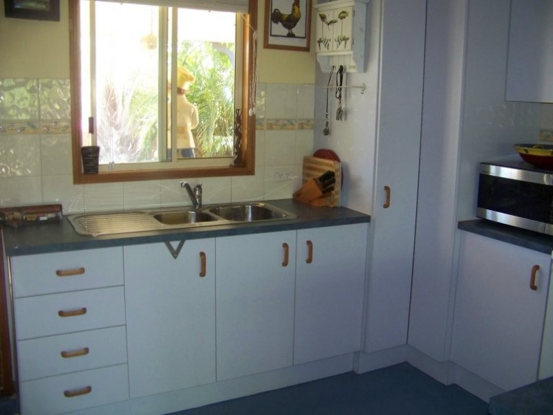 2 HEATH ST, Macleay Island QLD 4184