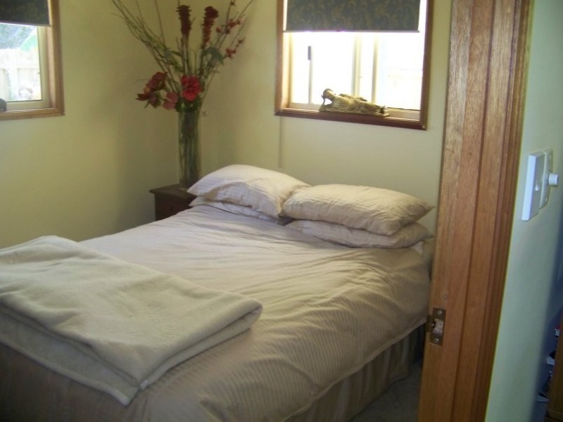 2 HEATH ST, Macleay Island QLD 4184