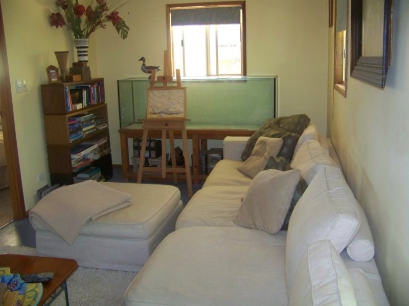 2 HEATH ST, Macleay Island QLD 4184