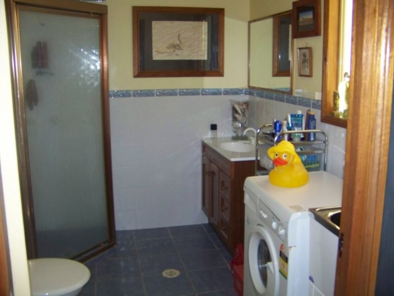 2 HEATH ST, Macleay Island QLD 4184