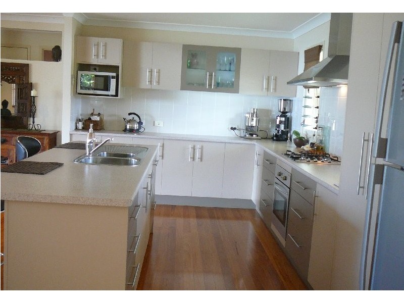 40 MANGO, Macleay Island QLD 4184