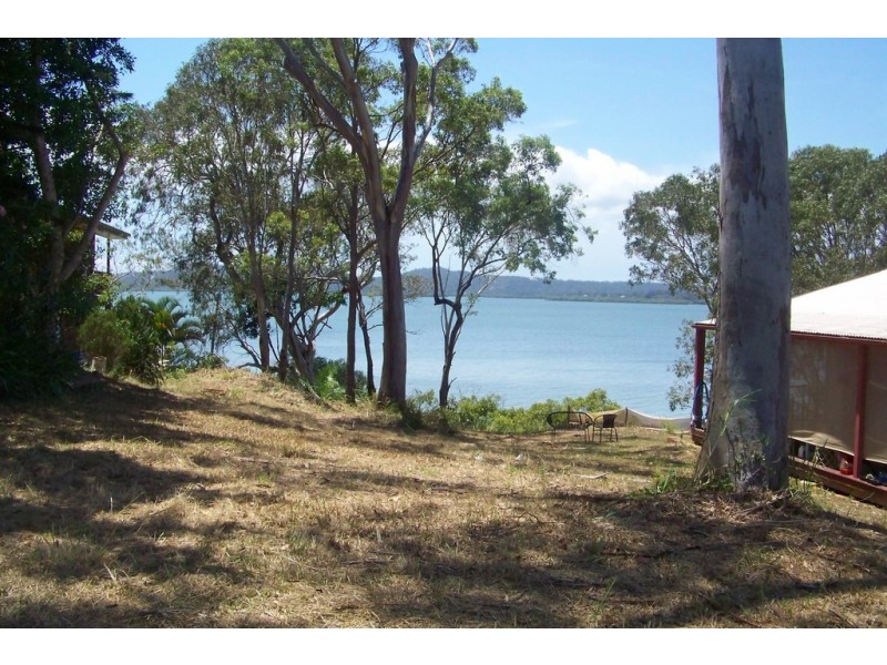 18 RESTHAVEN dr, Lamb Island QLD 4184