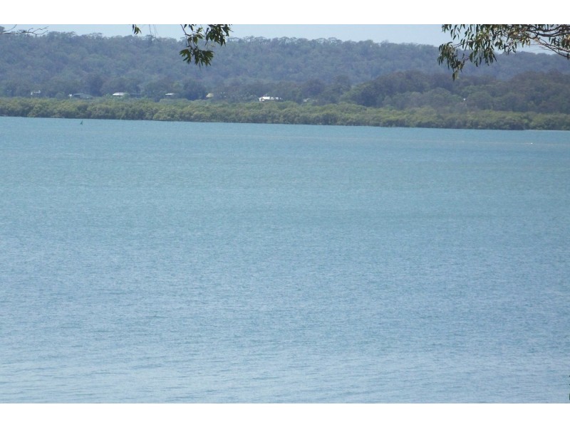 18 RESTHAVEN dr, Lamb Island QLD 4184