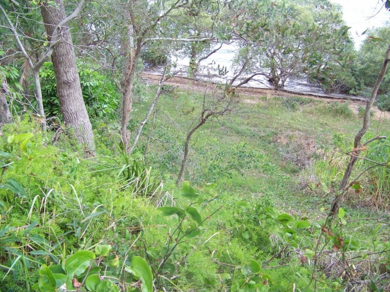 18 RESTHAVEN dr, Lamb Island QLD 4184