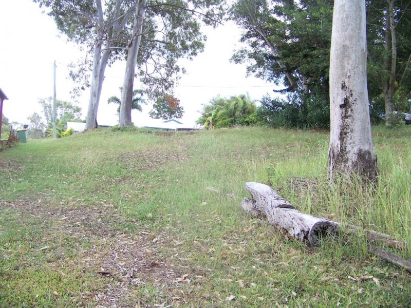 18 RESTHAVEN dr, Lamb Island QLD 4184