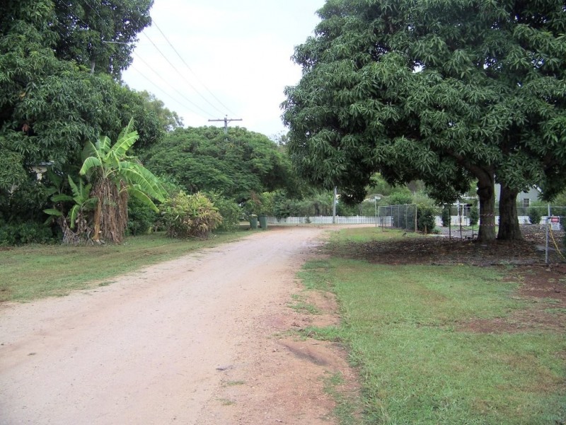 30 TINA AV, Lamb Island QLD 4184